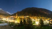 Archived webcam image showing Leukerbad - Webcam Thermal Bath on 1 May 2026 at 00:40