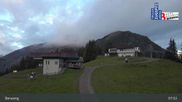 Archiviertes Webcam Bild: Berwang: Sonnalmbahn Bergstation am 12.10.2026 um 08:42 Uhr