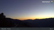 Archiviertes Webcam Bild: Mayrhofen: Penkenbahn am 23.05.2026 um 05:52 Uhr
