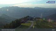Archiviertes Webcam Bild: Ski Juwel: Bergstation Pöglbahn am Wiedersbergerhorn am 26.08.2026 um 19:23 Uhr