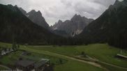 Archiviertes Webcam Bild: Dolomitenhof Sexten - Blick auf die Langlaufloipe am 30.06.2026 um 08:05 Uhr