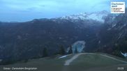 Archiviertes Webcam Bild: Dachstein West: Zwieselalm Bergstation am 28.04.2026 um 01:25 Uhr