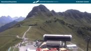 Archiviertes Webcam Bild: Kanzelwandbahn Bergstation am 04.08.2026 um 12:21 Uhr