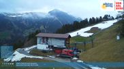 Archiviertes Webcam Bild: Seilbahnen Sonntag: Bergstation Pendelbahn am 12.04.2026 um 07:53 Uhr