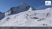 Archived webcam image showing Kitzsteinhorn Glacier - Sonnenkar on 5 Apr 2026 at 09:10