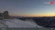 Archiviertes Webcam Bild: Hintertuxer Gletscher: Gefrorene Wand Gipfel am 13.10.2026 um 01:14 Uhr