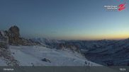 Archived webcam image showing Hintertux Glacier: "Gefrorene Wand" Summit on 23 Oct 2026 at 01:05