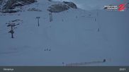 Archived webcam image showing Tuxer Fernerhaus at Hintertux Glacier on 10 Apr 2026 at 03:29