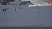 Archived webcam image showing Tuxer Fernerhaus at Hintertux Glacier on 10 Apr 2026 at 07:29