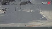 Archived webcam image showing Tuxer Fernerhaus at Hintertux Glacier on 10 Apr 2026 at 08:29