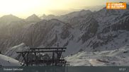Archiviertes Webcam Bild: Stubaier Gletscher: Daunjochbahn am 12.04.2026 um 07:02 Uhr