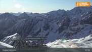 Archived webcam image showing Daunjoch chair lift, Stubai glacier on 30 Apr 2026 at 07:32
