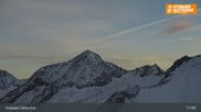 Archived webcam image showing Daunjoch chair lift, Stubai glacier on 27 Oct 2026 at 03:14