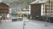 Archiviertes Webcam Bild: Zermatt: Bahnhofplatz am 28.05.2026 um 06:56 Uhr