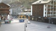 Archiviertes Webcam Bild: Zermatt: Bahnhofplatz am 31.05.2026 um 07:15 Uhr