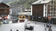Archiviertes Webcam Bild: Zermatt: Bahnhofplatz am 16.06.2026 um 08:12 Uhr