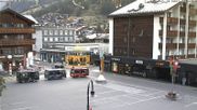 Archiviertes Webcam Bild: Zermatt: Bahnhofplatz am 12.07.2026 um 07:39 Uhr