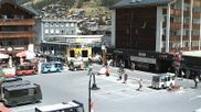 Archiviertes Webcam Bild: Zermatt: Bahnhofplatz am 21.07.2026 um 14:49 Uhr