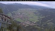 Archiviertes Webcam Bild: Laber Bergbahn: Blick nach Oberammergau am 26.08.2026 um 07:56 Uhr