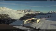 Archiviertes Webcam Bild: Fassatal - Moena - Ankunft der Gondelbahn 