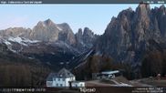 Archived webcam image showing Pozza di Fassa - Torri del Vajolet on 24 Apr 2026 at 06:36