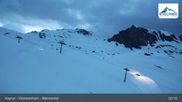 Archived webcam image showing Kitzsteinhorn Kaprun: Alpine Centre on 10 Apr 2026 at 05:52