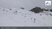 Archived webcam image showing Kitzsteinhorn Kaprun: Alpine Centre on 10 Apr 2026 at 11:52