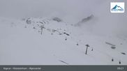 Archived webcam image showing Kitzsteinhorn Kaprun: Alpine Centre on 29 Apr 2026 at 09:34