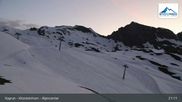 Archived webcam image showing Kitzsteinhorn Kaprun: Alpine Centre on 26 May 2026 at 03:25