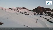 Archived webcam image showing Kitzsteinhorn Kaprun: Alpine Centre on 26 May 2026 at 05:25