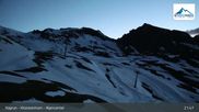 Archived webcam image showing Kitzsteinhorn Kaprun: Alpine Centre on 14 Jun 2026 at 01:34