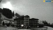 Archived webcam image showing Reiteralm: View Hotel Raunerhof on 31 Mar 2026 at 02:32