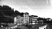 Archived webcam image showing Reiteralm: View Hotel Raunerhof on 4 Jun 2026 at 04:45
