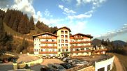 Archived webcam image showing Reiteralm: View Hotel Raunerhof on 21 Jul 2026 at 07:38