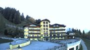 Archived webcam image showing Reiteralm: View Hotel Raunerhof on 20 Oct 2026 at 16:05