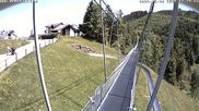 Archiviertes Webcam Bild: Sattel Hochstuckli: Hängebrücke Skywalk am 28.05.2026 um 12:01 Uhr
