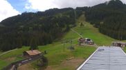 Archived webcam image showing Alpspitzbahn - middle station on 7 May 2026 at 10:56