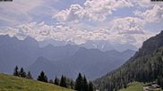 Archiviertes Webcam Bild: Almenwelt Lofer: Blick nach Osten zu den Berchtesgadener Alpen am 28.05.2026 um 10:06 Uhr