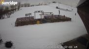 Archiviertes Webcam Bild: Sunridge Bunny Hill - Blick vom Chalet im Tal am 26 Feb 2026 um 16:09 Uhr