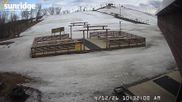Archiviertes Webcam Bild: Sunridge Bunny Hill - Blick vom Chalet im Tal am 12.04.2026 um 18:35 Uhr