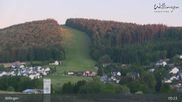 Archiviertes Webcam Bild: Willingen: Livecam Ettelsberg Seilbahn Talstation am 28.05.2026 um 05:36 Uhr