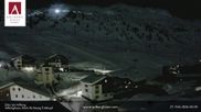 Archived webcam image showing Hotel Arlberghaus at Zürs on 27 Feb 2026 at 00:08
