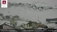 Archiviertes Webcam Bild: Hotel Arlberghaus in Zürs mit Blick auf den Weltcuphang am 12.04.2026 um 14:58 Uhr