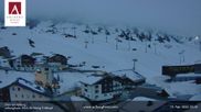 Archiviertes Webcam Bild: Hotel Arlberghaus in Zürs mit Blick auf den Weltcuphang am 12.04.2026 um 20:42 Uhr