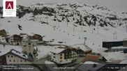 Archiviertes Webcam Bild: Hotel Arlberghaus in Zürs mit Blick auf den Weltcuphang am 13.04.2026 um 12:09 Uhr