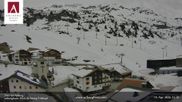 Archiviertes Webcam Bild: Hotel Arlberghaus in Zürs mit Blick auf den Weltcuphang am 13.04.2026 um 14:09 Uhr