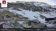 Archiviertes Webcam Bild: Hotel Arlberghaus in Zürs mit Blick auf den Weltcuphang am 01.05.2026 um 06:25 Uhr