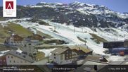 Archiviertes Webcam Bild: Hotel Arlberghaus in Zürs mit Blick auf den Weltcuphang am 01.05.2026 um 10:25 Uhr