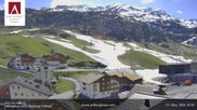 Archived webcam image showing Hotel Arlberghaus at Zürs on 21 May 2026 at 10:53