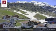 Archived webcam image showing Hotel Arlberghaus at Zürs on 21 May 2026 at 12:53